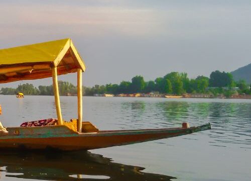 Charismatic 3 Nights 4 Days Kashmir Tour Package